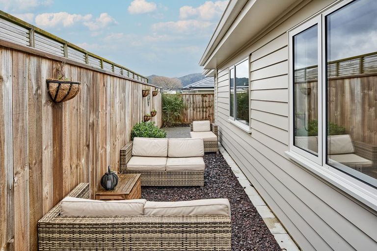 Photo of property in 33 Henrietta Maxwell Grove, Wainuiomata, Lower Hutt, 5014