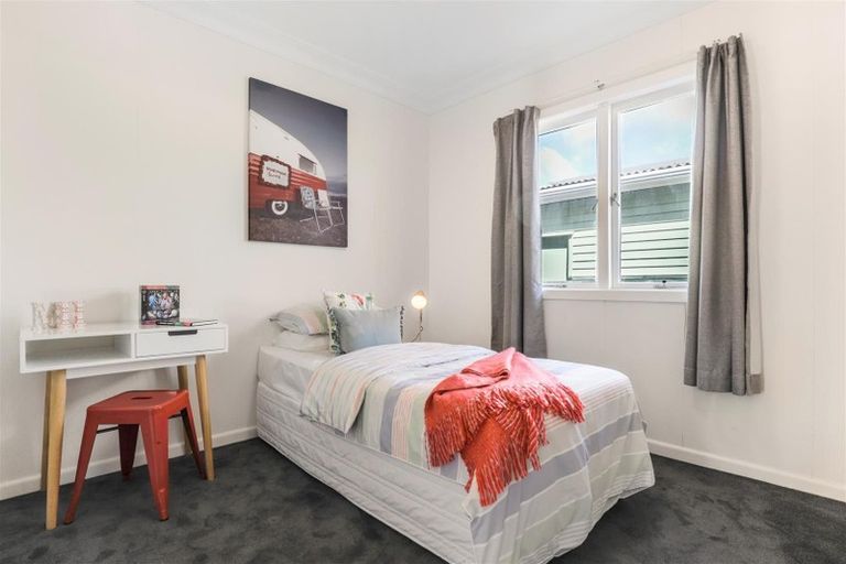 Photo of property in 1/60 Racecourse Road, Waiuku, 2123