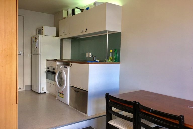 Photo of property in Urbane Apartments, 17/29 Webb Street, Mount Cook, Wellington, 6011