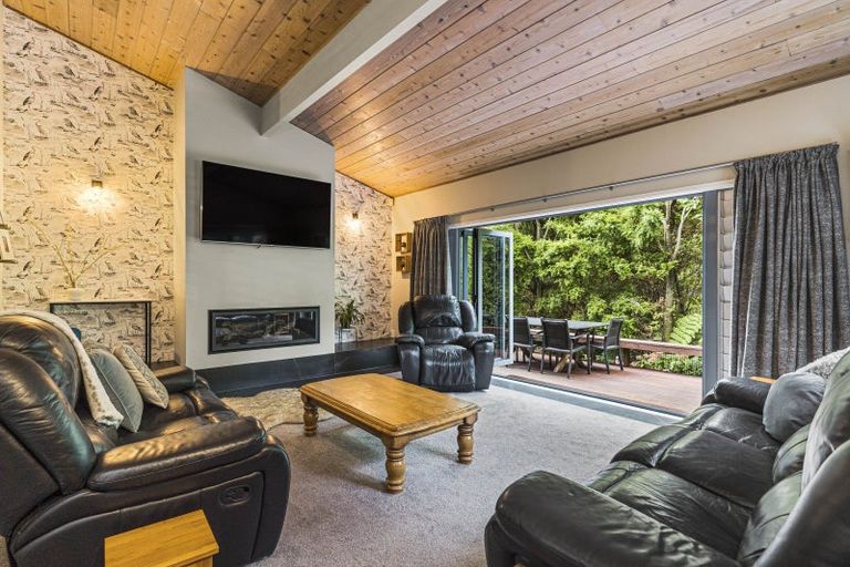 Photo of property in 10 St Lucia Place, Unsworth Heights, Auckland, 0632