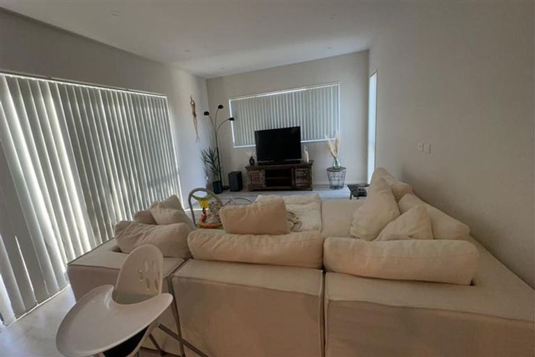 Photo of property in 84 Taikura Avenue, Red Beach, 0932