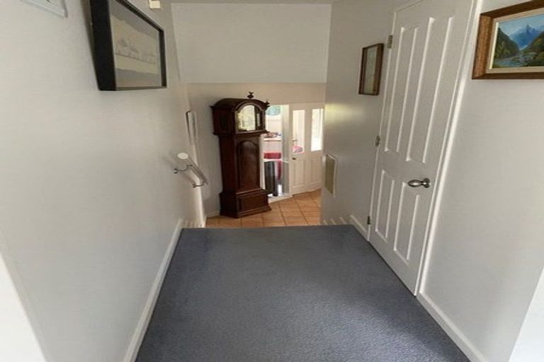 Photo of property in 20 Landsdowne Terrace, Karori, Wellington, 6012