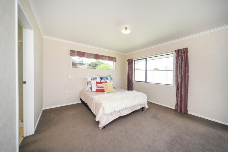 Photo of property in 9 Alpine Grove, Kelvin Grove, Palmerston North, 4414