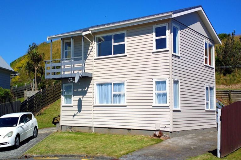 Photo of property in 1/43 Edgecombe Street, Newlands, Wellington, 6037