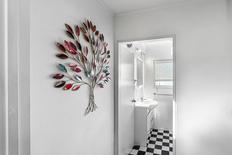 Photo of property in 14a Hinekohu Street, New Lynn, Auckland, 0600