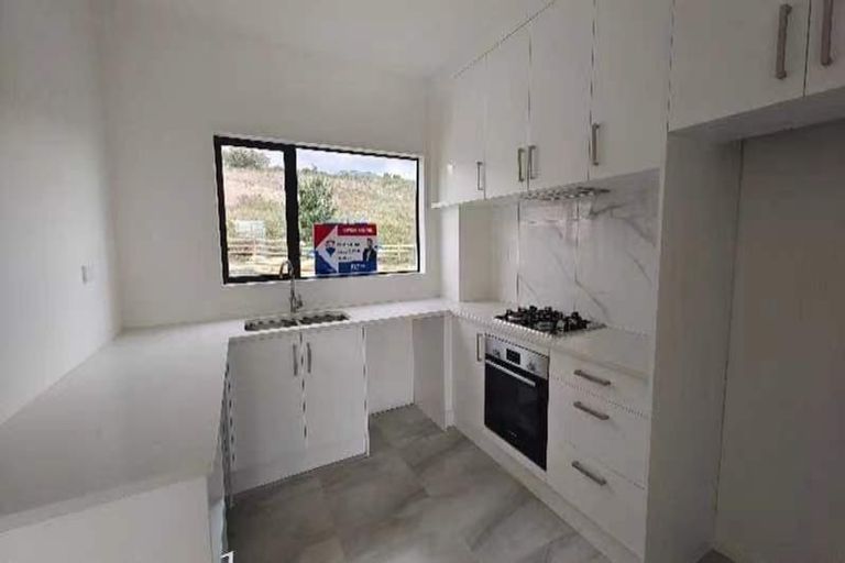 Photo of property in 27a Crestview Rise, Papakura, 2110