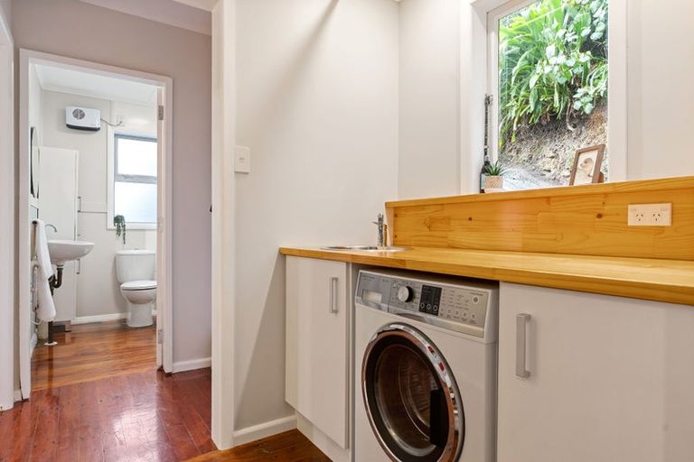 Photo of property in 66 Hungerford Road, Houghton Bay, Wellington, 6023