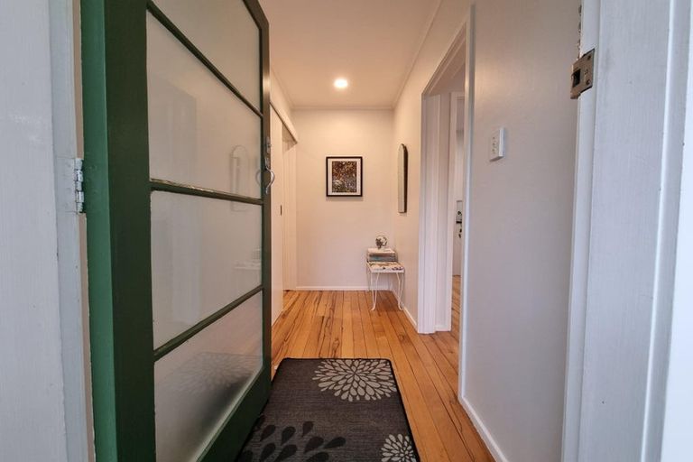 Photo of property in 1 Selwyn Crescent, Forrest Hill, Auckland, 0620