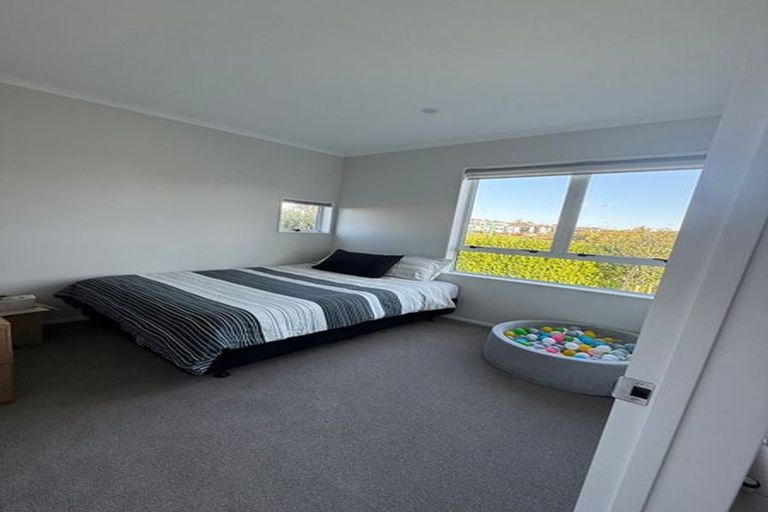 Photo of property in 36 Taikura Avenue, Red Beach, 0932