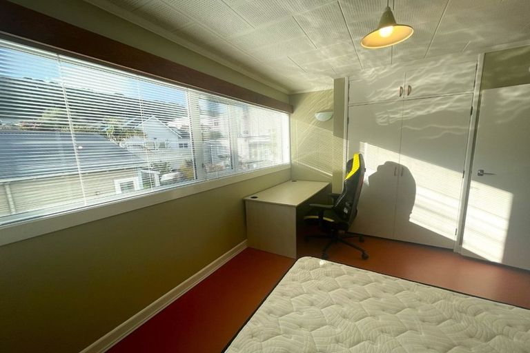 Photo of property in Victoria Court, 4u8 Queen Street, Mount Victoria, Wellington, 6011