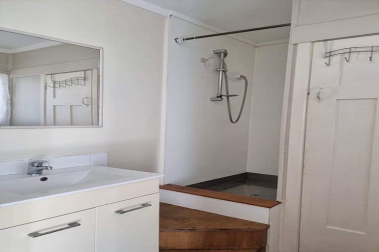 Photo of property in 14 Mickle Street, Te Atatu South, Auckland, 0610