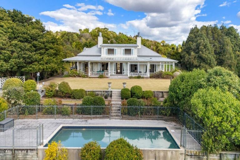 Photo of property in 38 Kaipara View Road, Helensville, 0875