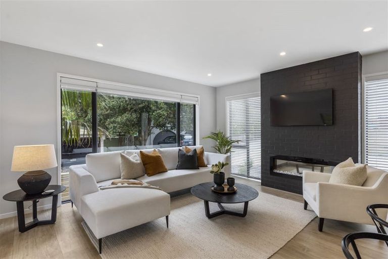 Photo of property in 63a Hellyers Street, Birkdale, Auckland, 0626