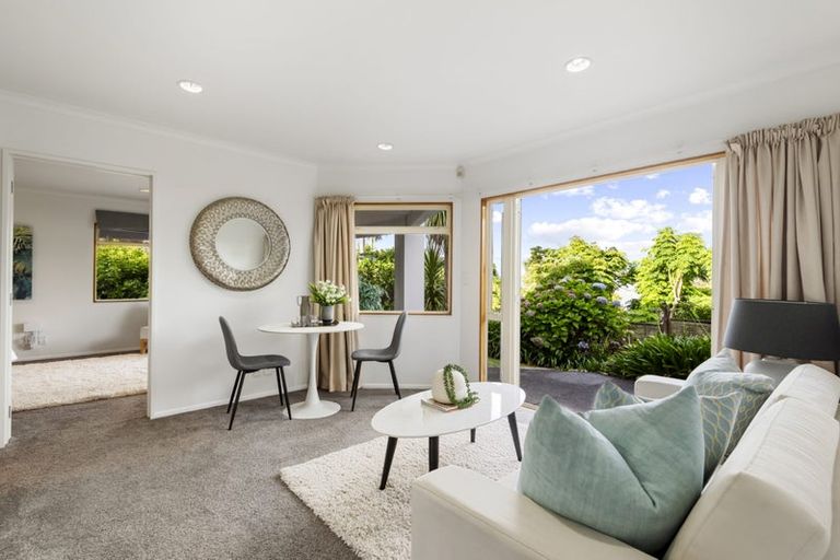 Photo of property in 71 William Bayes Place, Red Beach, 0932