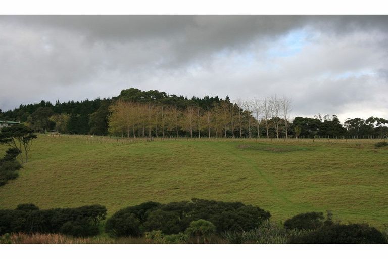 Photo of property in 56e Kaipara Coast Highway, Helensville, 0871