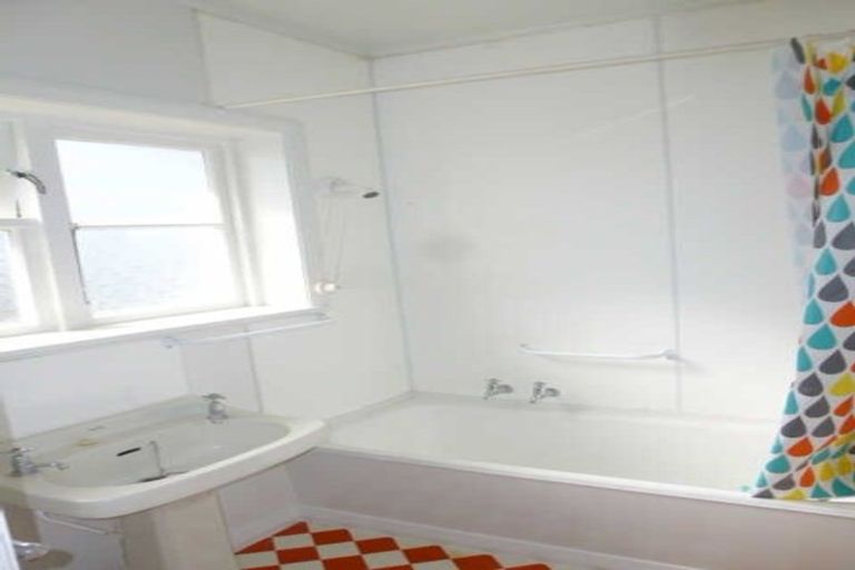 Photo of property in 2 Kawaka Street, Riccarton, Christchurch, 8041