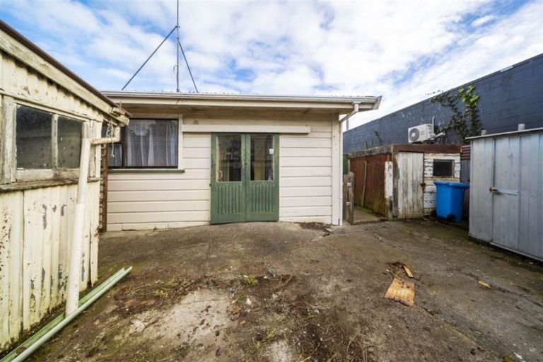 Photo of property in 1 Tawhiti Road, Hawera, 4610