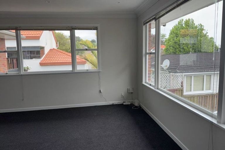 Photo of property in 9 Selwyn Crescent, Forrest Hill, Auckland, 0620