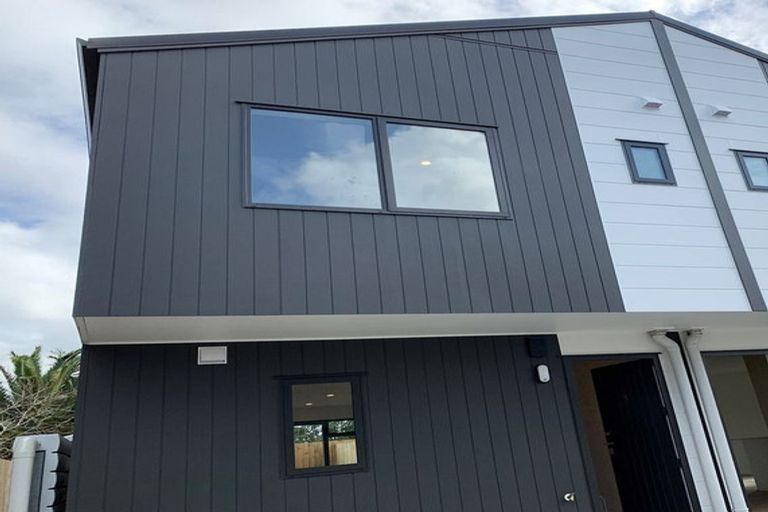 Photo of property in 5/4 Harry Ward Place, Henderson, Auckland, 0610