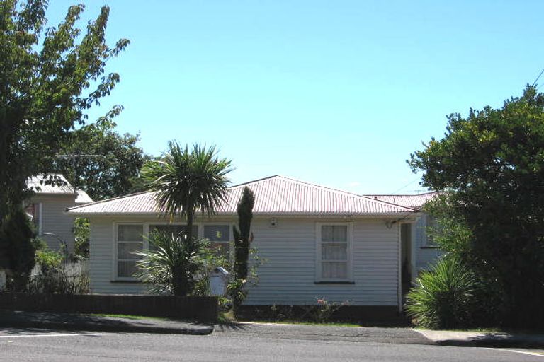 Photo of property in 32a Kokiri Street, Te Atatu South, Auckland, 0610
