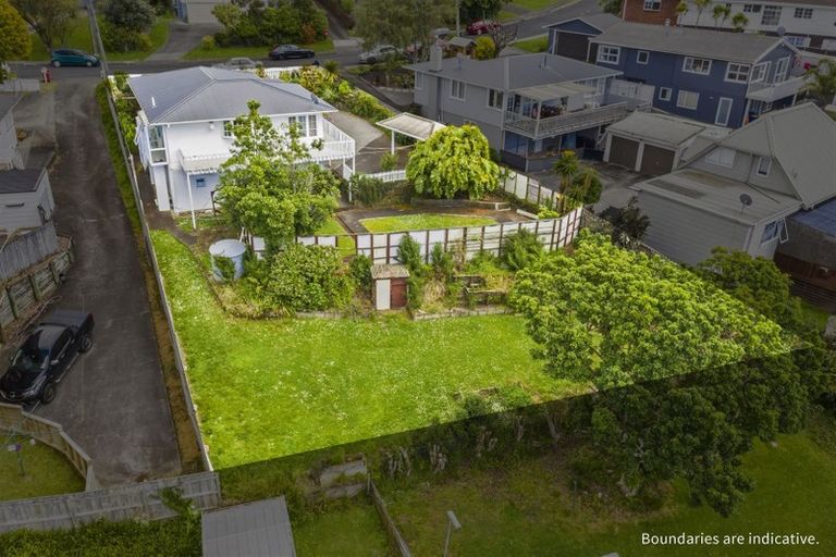 Photo of property in 13 Kennedy Avenue, Forrest Hill, Auckland, 0620