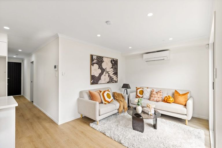 Photo of property in 1/113 Beach Road, Te Atatu Peninsula, Auckland, 0610
