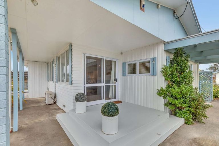 Photo of property in 4 Thomas Place, Foxton Beach, Foxton, 4815