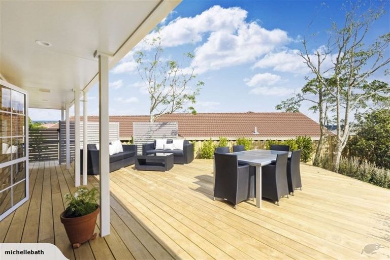 Photo of property in 14 Gala Place, Henderson, Auckland, 0612