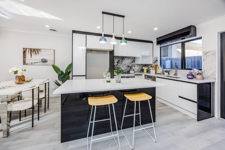 Photo of property in 38b Seymour Road, Sunnyvale, Auckland, 0612