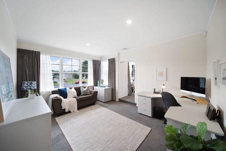 Photo of property in 71 Walworth Avenue, Pakuranga Heights, Auckland, 2010