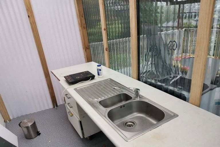 Photo of property in 35 Malmo Place, Massey, Auckland, 0614