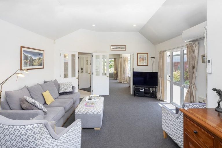 Photo of property in 9 Tavistock Place, Russley, Christchurch, 8042