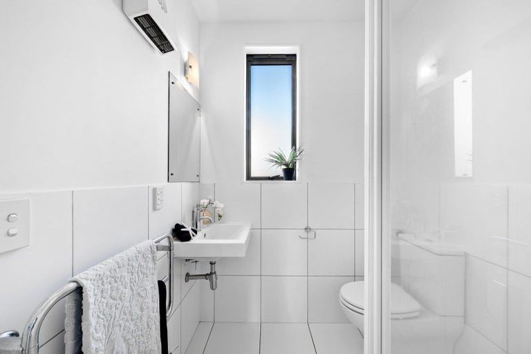 Photo of property in 2/1a Elizabeth Street, Petone, Lower Hutt, 5012