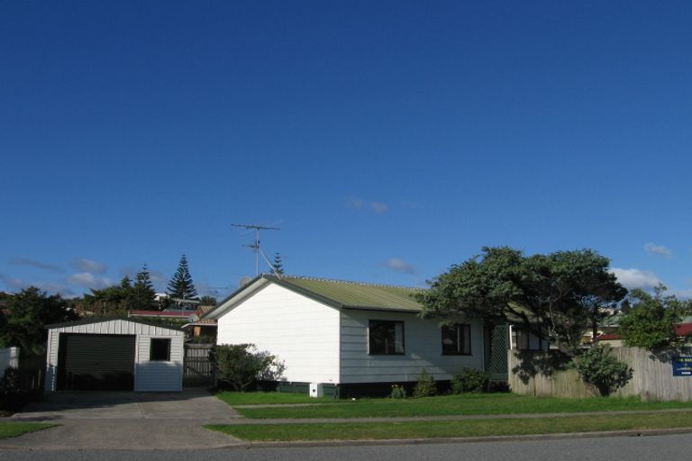 Photo of property in 80 Queens Road, Waikanae Beach, Waikanae, 5036