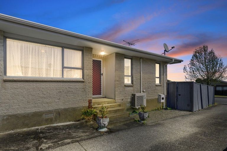 Photo of property in 24a Roband Crescent, Brown Owl, Upper Hutt, 5018
