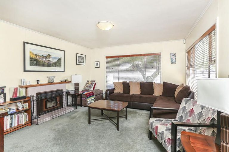 Photo of property in 74 Neil Avenue, Te Atatu Peninsula, Auckland, 0610