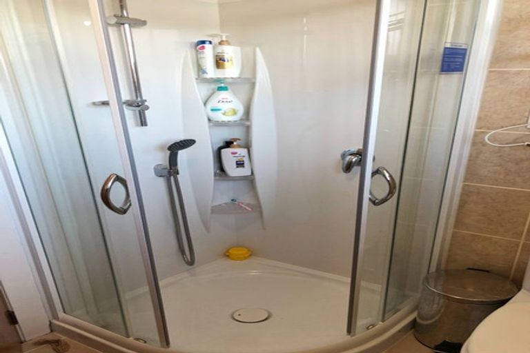 Photo of property in 13 Seakens Way, Glen Eden, Auckland, 0602