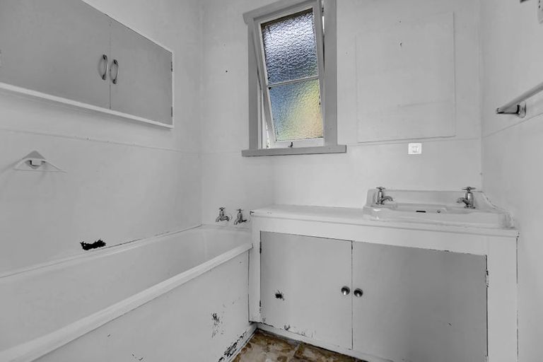 Photo of property in 54 Pioneer Road, Moturoa, New Plymouth, 4310