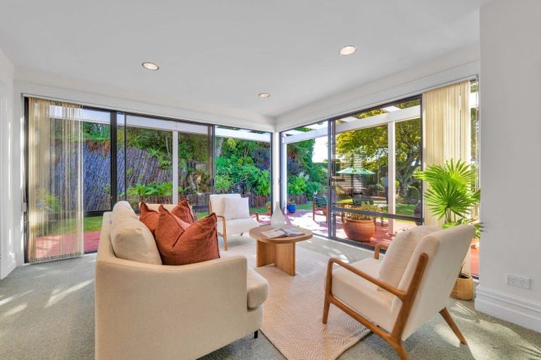 Photo of property in 568 South Road, Omata, New Plymouth, 4374