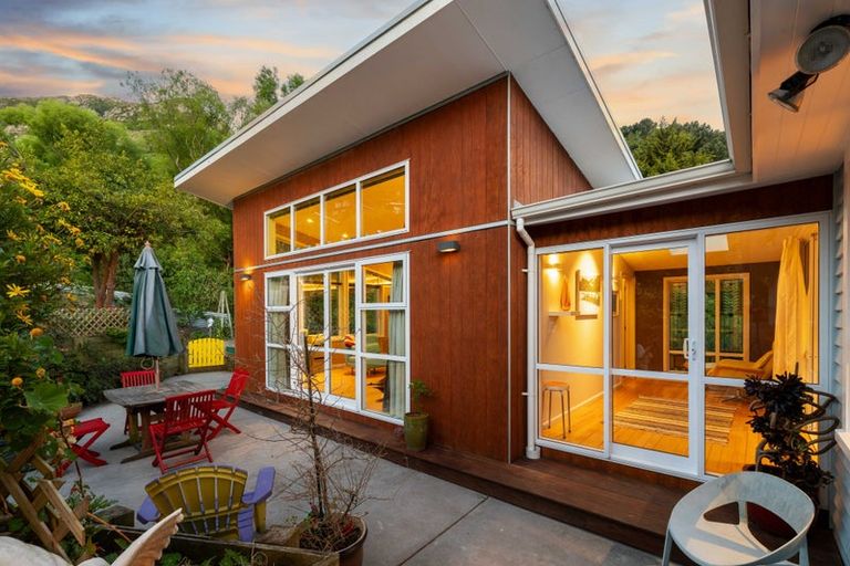 Photo of property in 46 Cornwall Road, Lyttelton, 8082