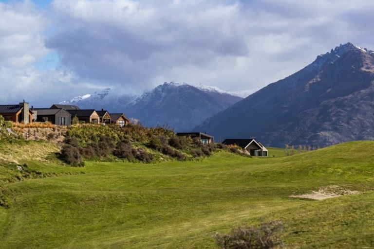 Photo of property in 6b Kinross Lane, Jacks Point, Queenstown, 9371