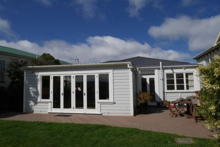 Photo of property in 152 Kelburn Parade, Kelburn, Wellington, 6012