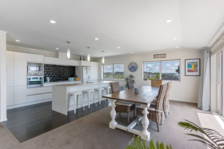 Photo of property in 4 Melandra Road, Stanmore Bay, Whangaparaoa, 0932