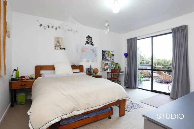 Photo of property in 903 West Coast Road, Waiatarua, Auckland, 0604