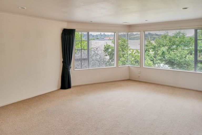 Photo of property in 14 Musket Lane, Whitby, Porirua, 5024