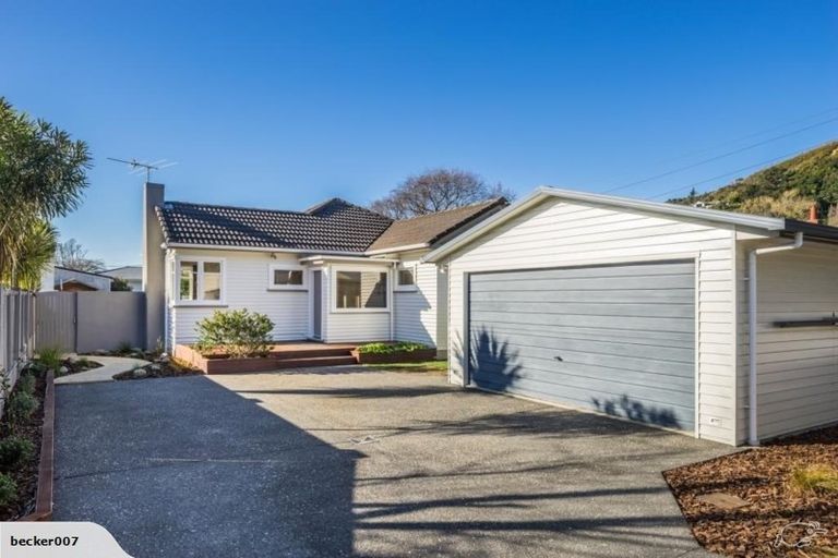 Photo of property in 41 Saint Ronans Avenue, Waterloo, Lower Hutt, 5011