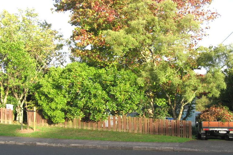 Photo of property in 33 Roberts Road, Te Atatu South, Auckland, 0610