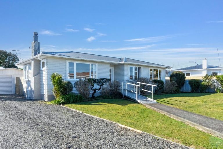 Photo of property in 27 Bledisloe Street, Levin, 5510