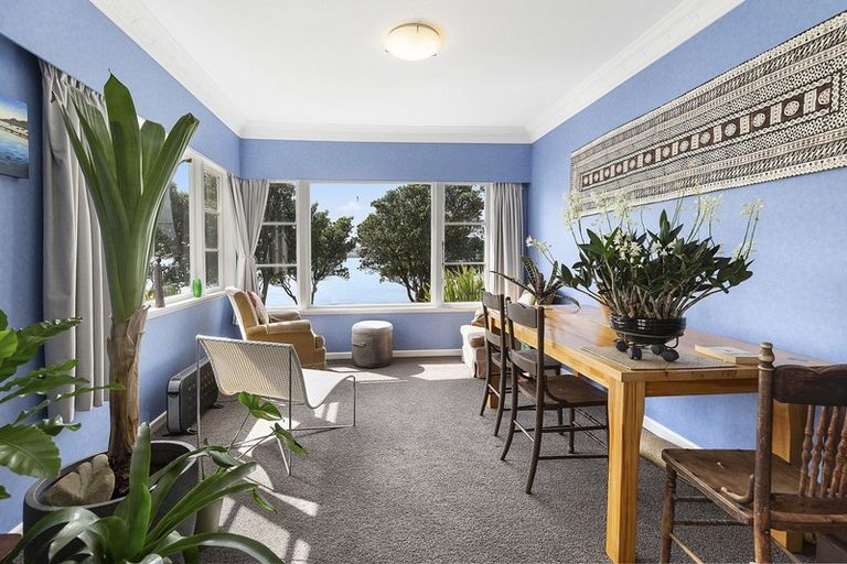 Photo of property in 318 Queens Drive, Lyall Bay, Wellington, 6022