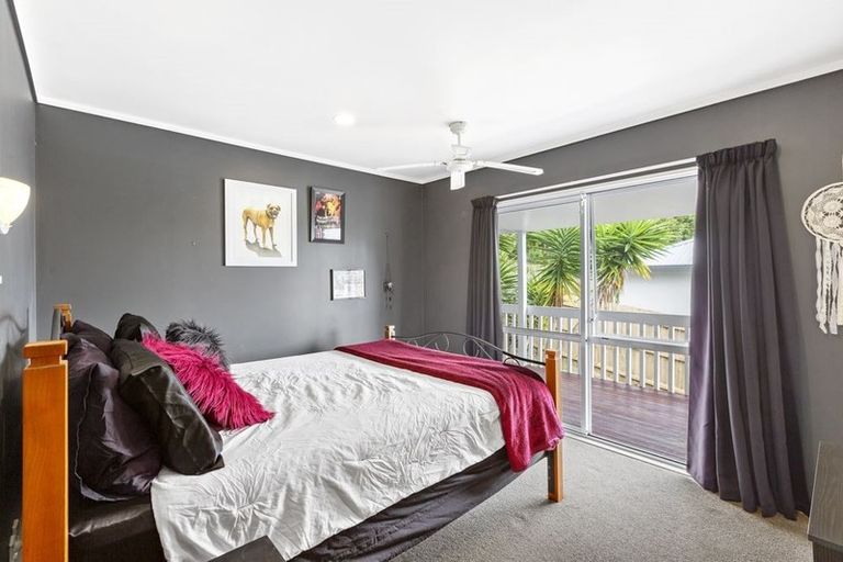 Photo of property in 16 Kearney Place, Massey, Auckland, 0614